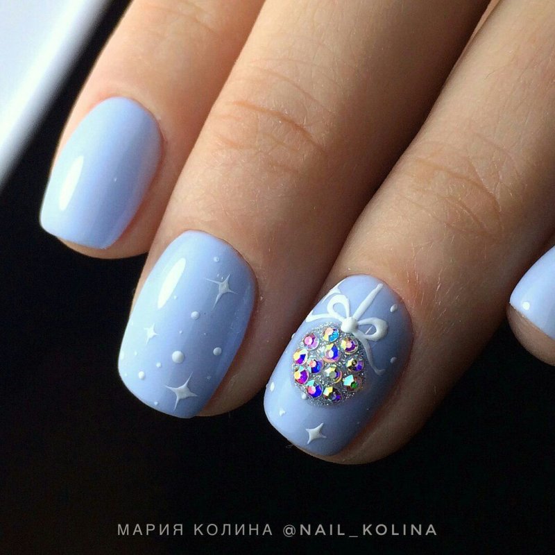 Маникюр на короткие ногти голубой