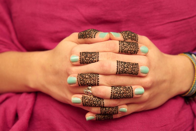 Finger mehndi design