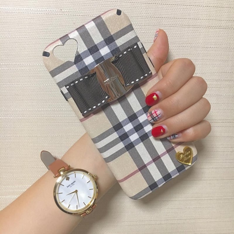 Burberry чехол для iphone