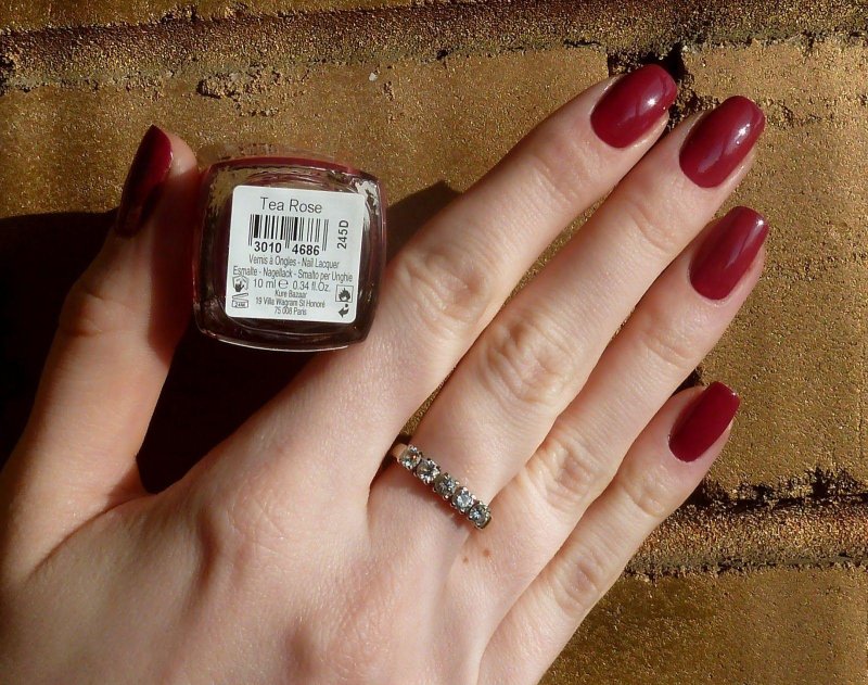 Бордовый лак для ногтей essie