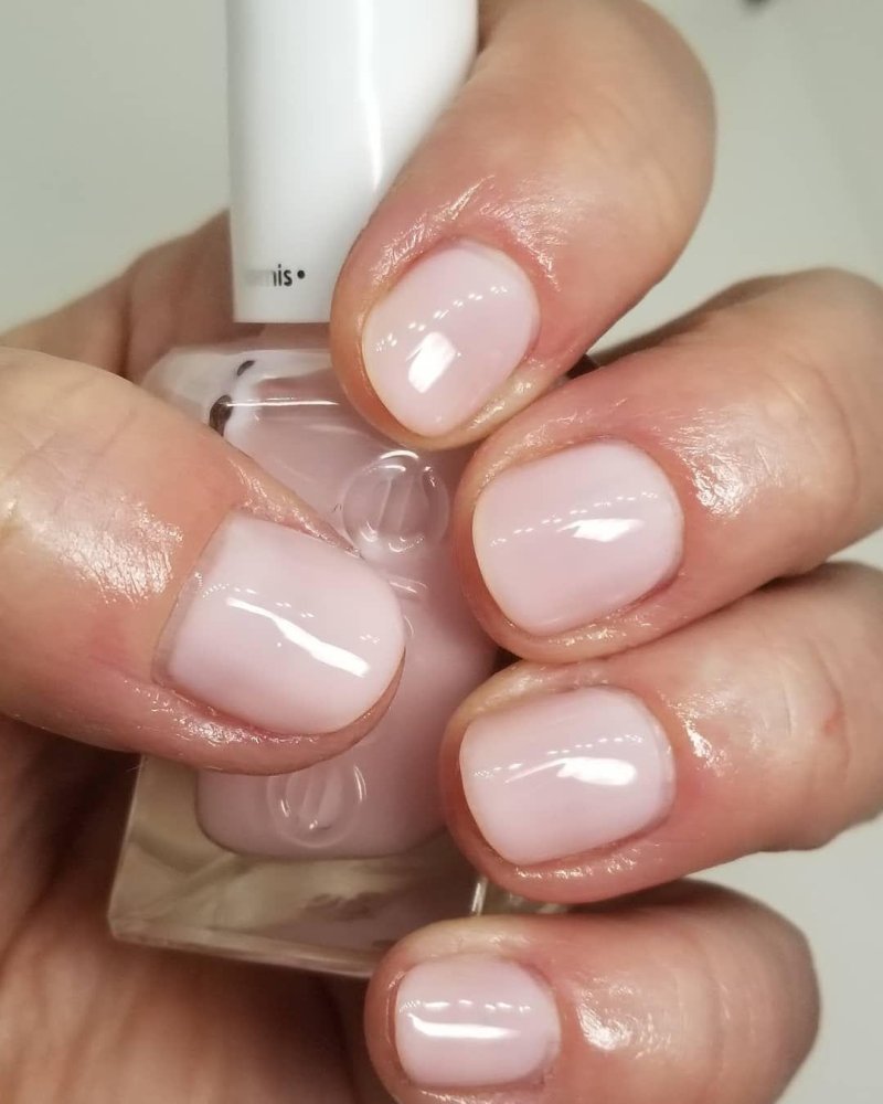 Лак essie sheer fantasy