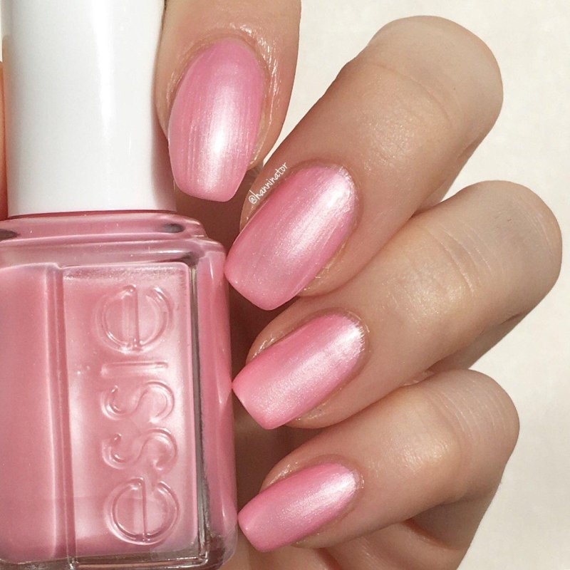 Розовый лак для ногтей essie