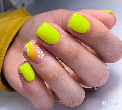 Желтый маникюр на короткие ногти