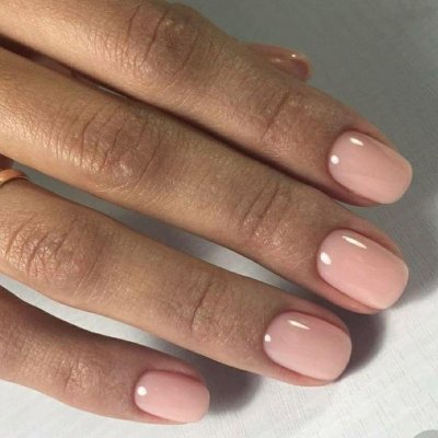 Однотонный маникюр на короткие ногти
