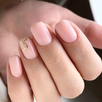 Нюдовый маникюр на короткие квадратные
