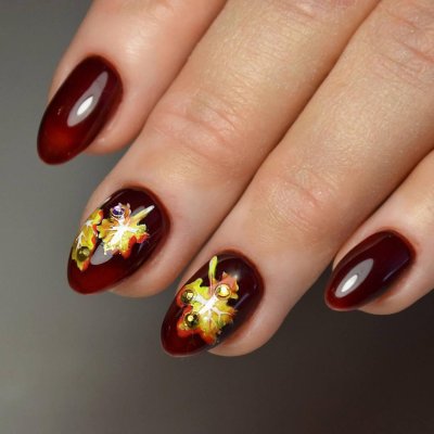 Маникюр на короткие ногти осенний