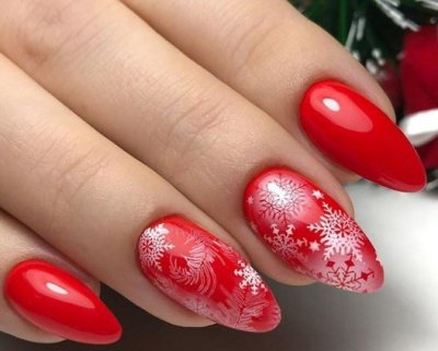 Маникюр красный новогодний