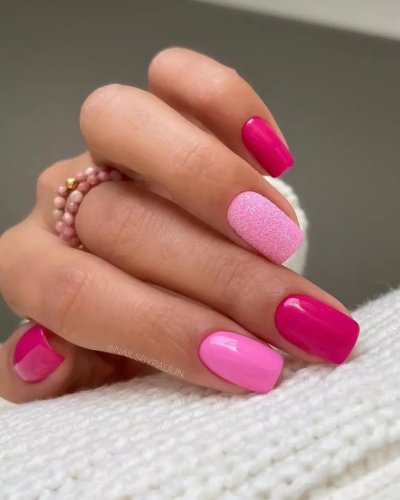 Яркие розовые ногти короткие