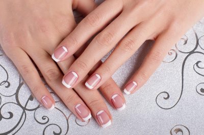 Френч маникюр на короткие цветной комбинированный