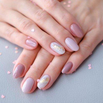 Нежный маникюр на короткие ногти
