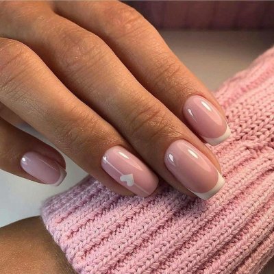 Светлый френч на короткие ногти