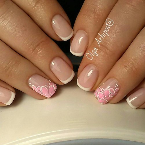 Нежный френч на короткие ногти