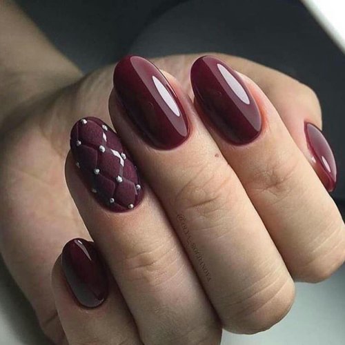 Бордовый маникюр с дизайном