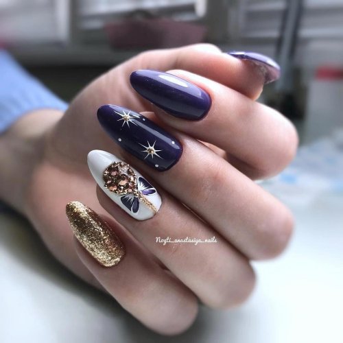 Новогодние ногти миндаль