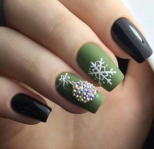 Зеленые новогодние ногти
