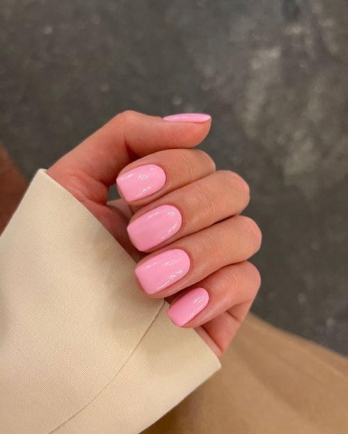 Короткие розовые ногти