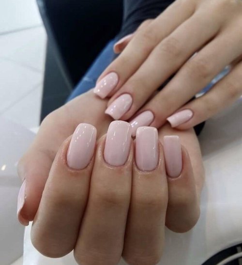 Однотонный маникюр на короткие ногти