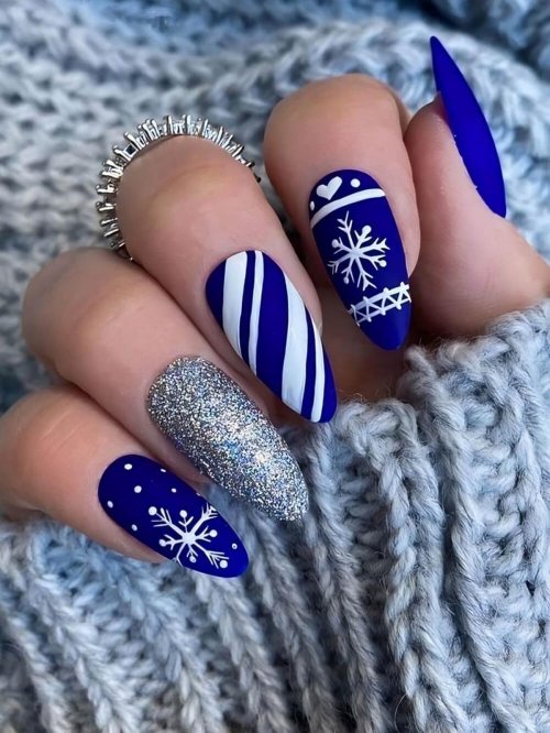 Новогодние ногти синие
