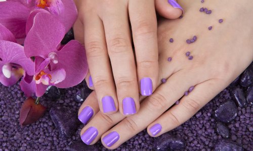 Фиолетовый маникюр на короткие ногти