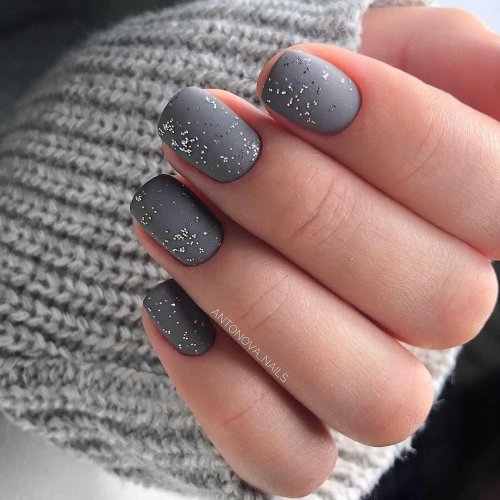 Серый маникюр на короткие ногти