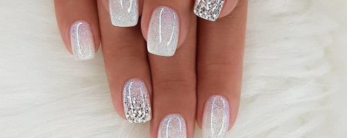 Маникюр на короткие ногти с блестками