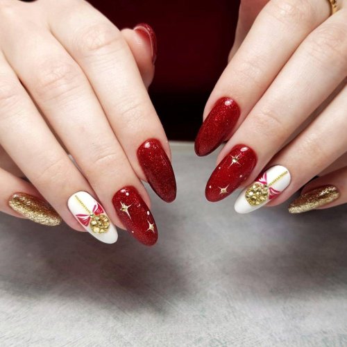 Маникюр красное с золотом