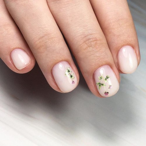 Весенний нежный маникюр на короткие
