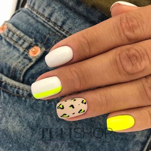 Разноцветный маникюр на короткие ногти