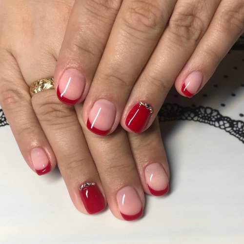 Красный френч на короткие ногти