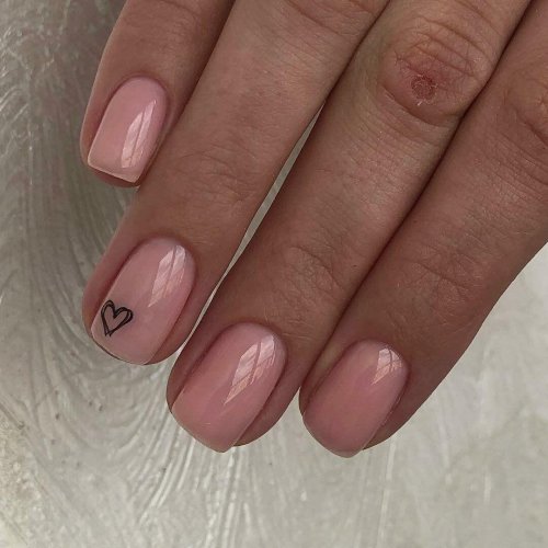 Маникюр на короткие ногти нежные