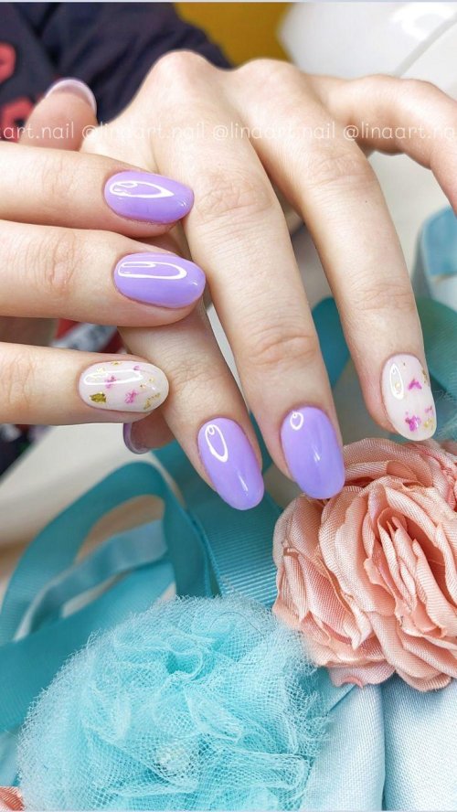 Лавандовый маникюр на короткие ногти