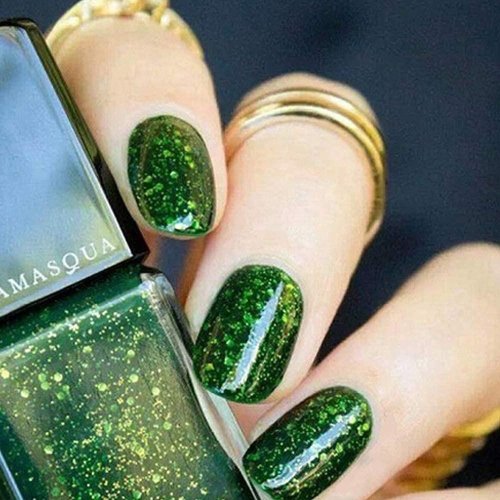 Маникюр зеленый с золотом