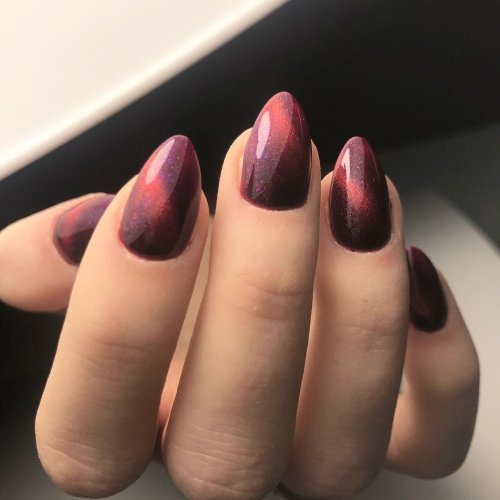 Маникюр миндаль кошачий глаз