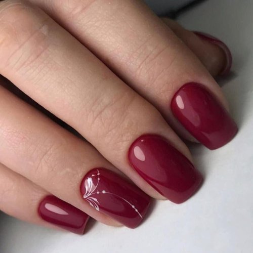 Маникюр на короткие ногти вишневый