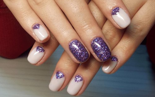 Праздничный маникюр на короткие ногти