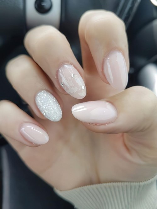 Нюдовый маникюр на короткие овальные ногти