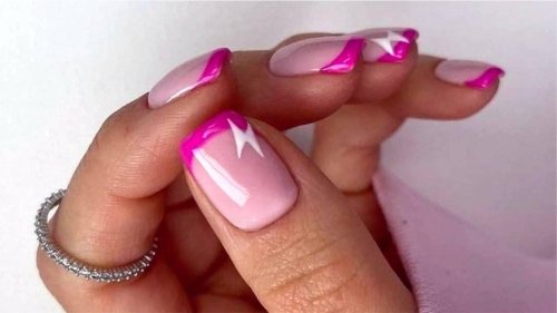Розовый французский маникюр