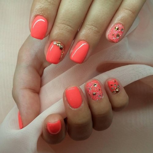 Маникюр коралловый