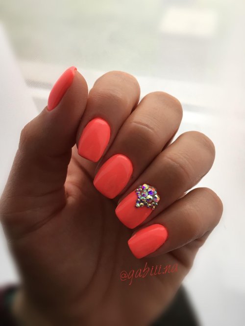 Маникюр коралловый