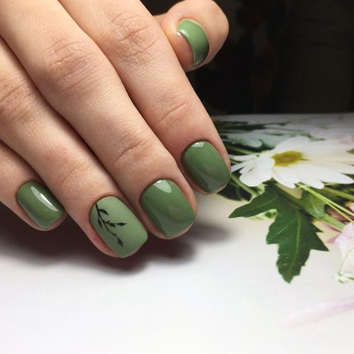 Зеленый маникюр на короткие