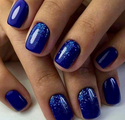 Синий маникюр на короткие ногти