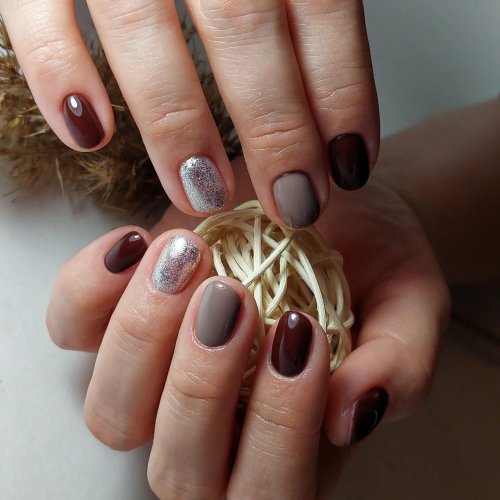 Кофейный маникюр на короткие ногти
