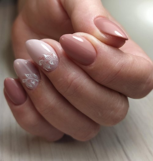 Нежный маникюр на короткие овальные