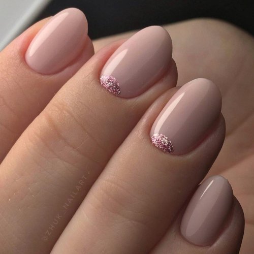 Нежный маникюр на короткие