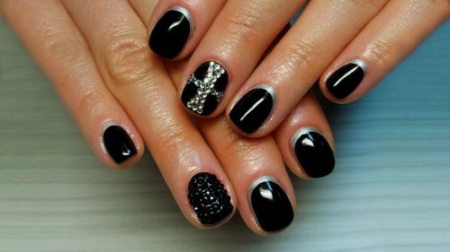 Черный маникюр на короткие ногти