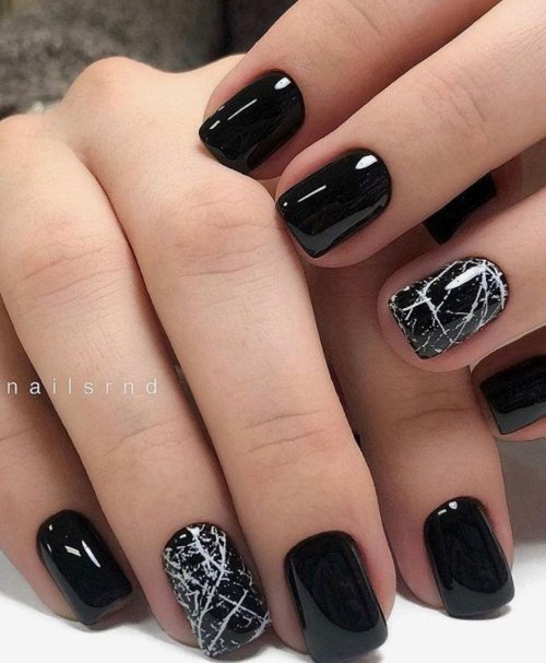 Маникюр на короткие ногти черные