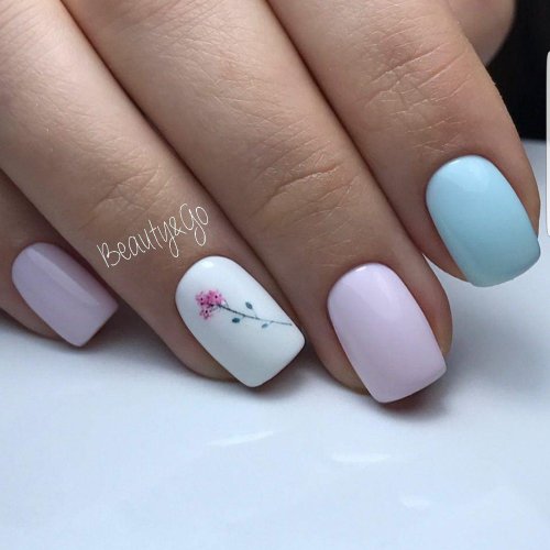 Нежный летний маникюр на короткие ногти