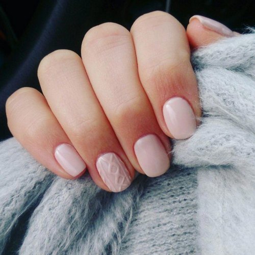 Маникюр на короткие ногти нежные