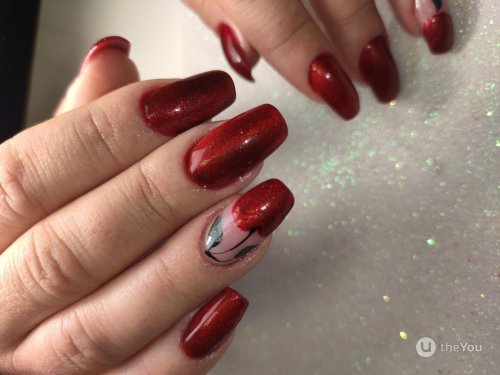 Маникюр спелая вишня с дизайном