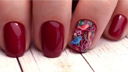 Маникюр на короткие ногти вишневый